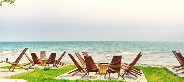 Suite 210: Beautiful 3-Bedroom Beachfront Townhouse
