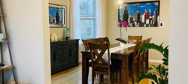 Sunny, Spacious, 3BR 1BA Davlin INN Chicago