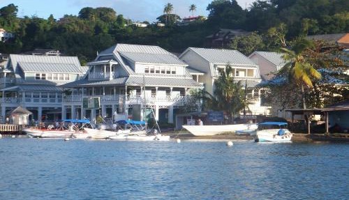 Superb Split Level Waterside Apt, Marigot Bay, St Lucia WI in Castries