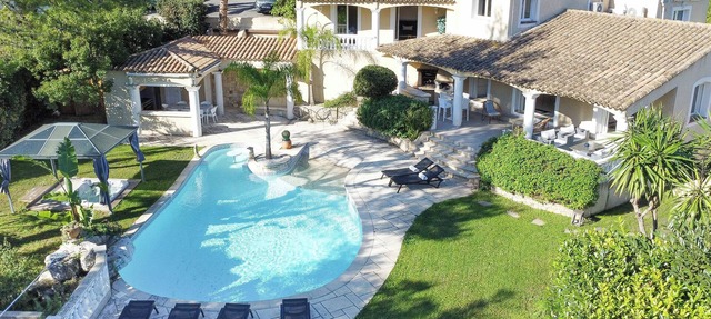 Superb villa 330m2 with pool & jacuzzi