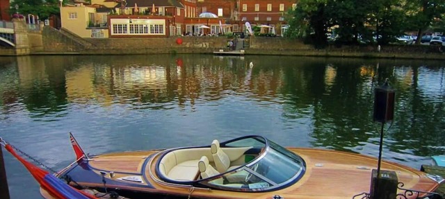 Thames river location & direct access! Unique home, amazing Windsor Castle views in Windsor