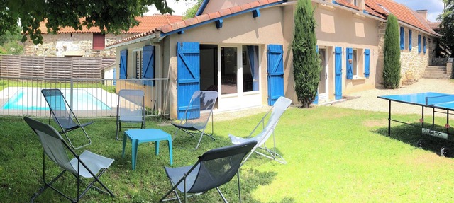 The longère de Mayrinhac with its private swimming pool