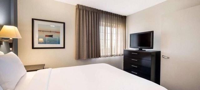 THREE Convenient 1BR Suites with Kitchens, Pets Are Welcome, Airport Shuttle! in Schiller Park