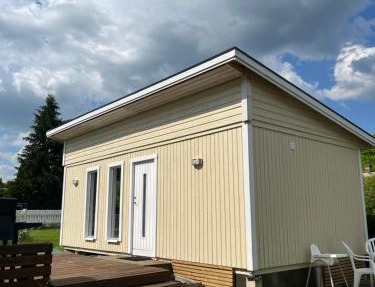 Tiny house with shared pool, max 4 people in Heberg