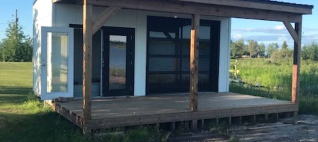 Tiny lakefront cabin at Loon Straits on Lake Winnipeg. Perfect for couples! in Loon Straits