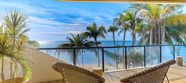 Tranquil beachfront getaway with amazing views, outdoor pool in Tulum