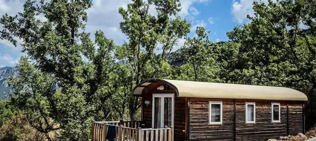 Travel trailer with a view of nature - 20.40 m² - 2 bedrooms (2 adults + 2 children under 12) - Air conditioning - Sleeps 4