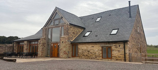 TWO PARKS BARN, with open fire in Ross-On-Wye