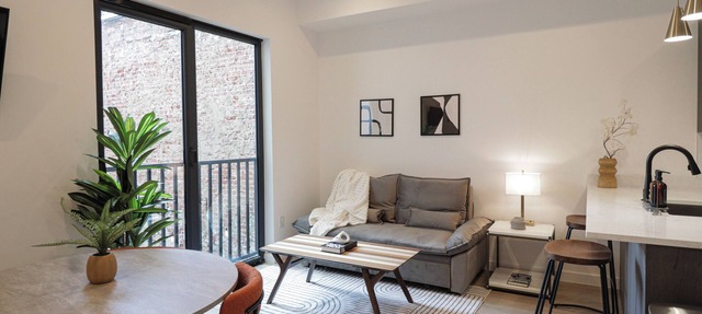 Unit 6: Studio/Queen +Sofa Bed in the heart of DC in Washington