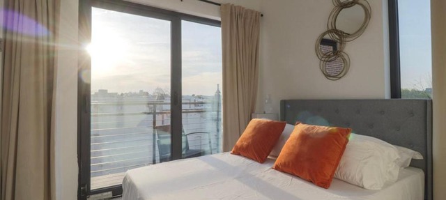 Unit 9 Luxe 2 Bedroom Penthouse Sleeps 6 in Washington