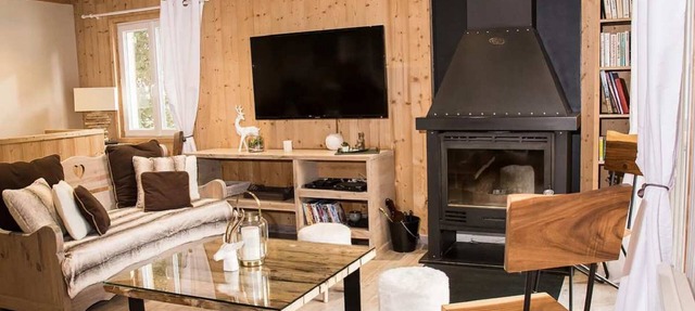 Upscale, detached chalet, -10mn walk to downhill ski slopes - Rated 4*.