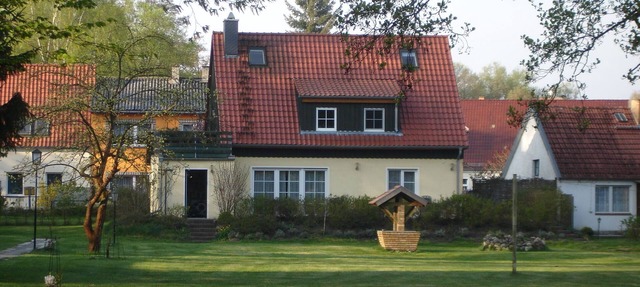 Vacation apartment on a large, well-kept property with direct lake access