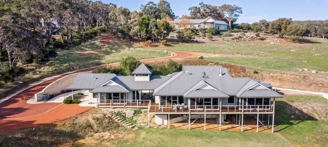 Valley Views—Elevated Hilltop Escape near Beaches in Yallingup