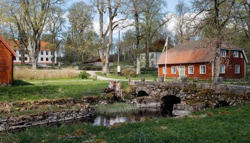 Vandrarhemmet Årås Säteri och Trädgårdar