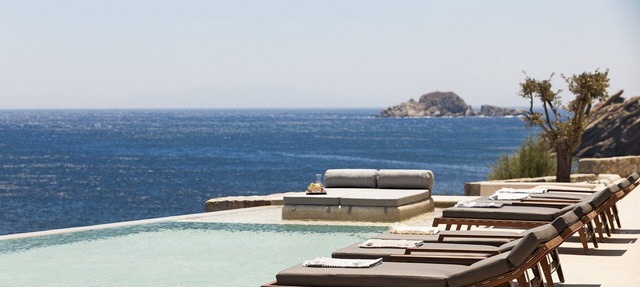 Villa Cascade - Exclusive Waterfront Villa with Infinity Pool and Hot Tub
