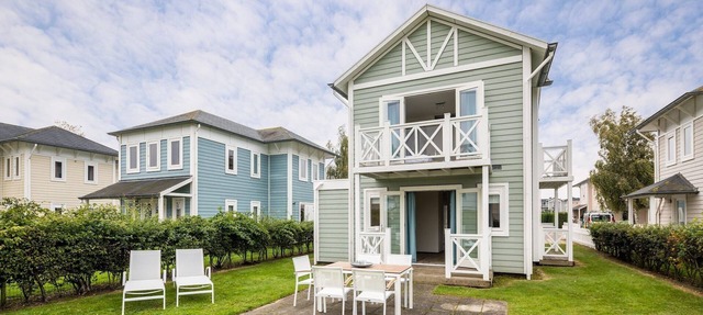 Villa in Hellevoetsluis near North Sea Beach