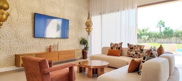 Villa Lila - Luxury Villa with Heated Pool & Private Staff