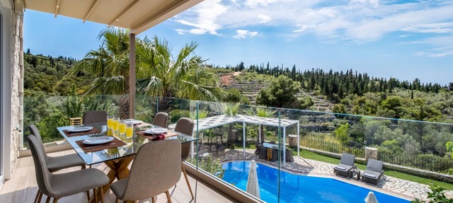 Villa "Thanasis" with Sea View, Private Pool & Wi-Fi