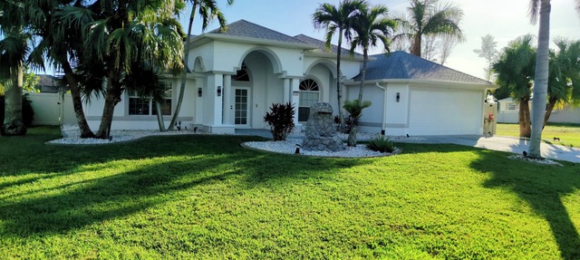 Villa with solar and electrically heated pool, south-facing exposure.